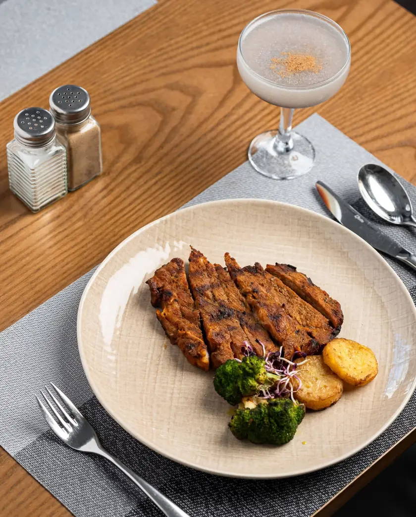 Grilled fish fillet with potatoes, broccoli and a cocktail
